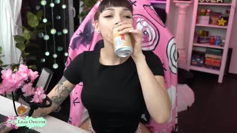 Snapshot of leahobscure chatting on 10.09.25 Leah online show from 10.09.25