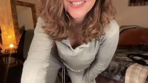Leah Sparkles online show from 12.04.25
