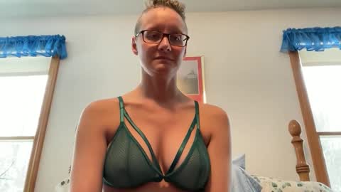 Snapshot of leahwilde chatting on 12.04.25 Lee online show from 12.04.25