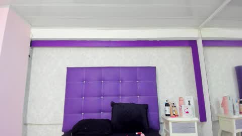 leamoreau__ online show from 10.14.25