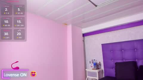 leamoreau__ online show from 12.05.25