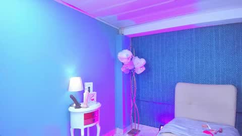 leamoreau__ online show from 12.20.25