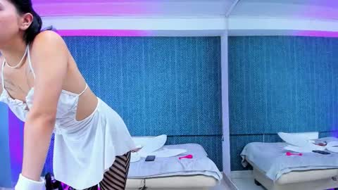 leamoreau__ online show from 01.15.26