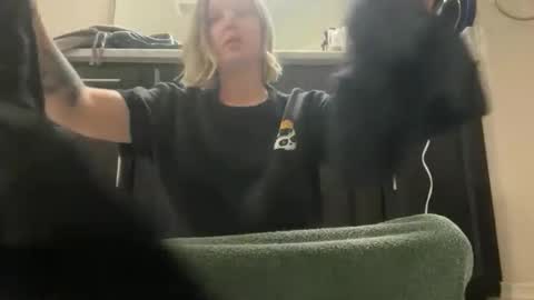 leanneluxecouple online show from 11.17.25