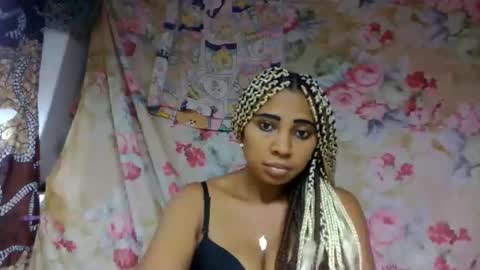 Snapshot of leatianaa chatting on 05.25.26 leatianaa online show from 05.25.26