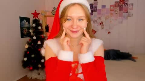 Snapshot of leazy_peasy chatting on 12.26.24 Ellie online show from 12.26.24