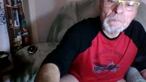 Snapshot of lebranleur71 chatting on 01.01.25 lesbranleur71 online show from 01.01.25
