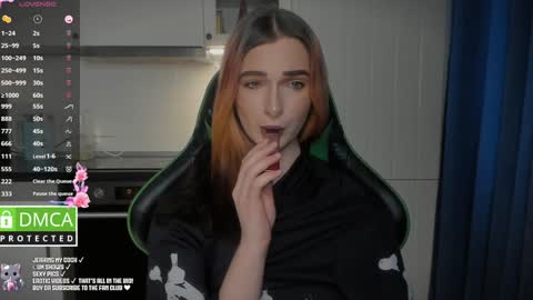 Julia Green online show from 02.05.25