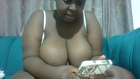 Snapshot of leeesha chatting on 01.14.25 leeesha online show from 01.14.25