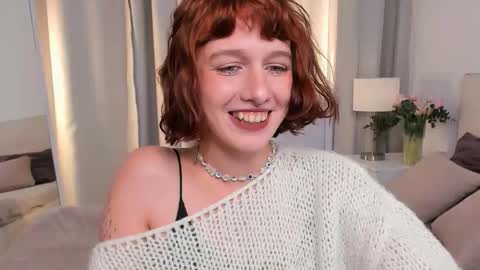 Snapshot of leelooyolo chatting on 10.14.25 leelooyolo online show from 10.14.25