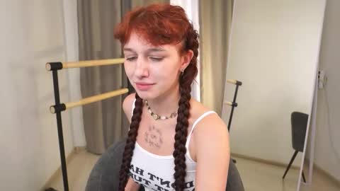 Snapshot of leelooyolo chatting on 11.13.25 leelooyolo online show from 11.13.25