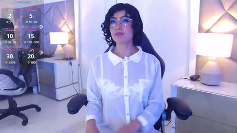 Snapshot of leethompson_ chatting on 01.11.25 Leet online show from 01.11.25