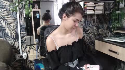 Liya online show from 10.15.25