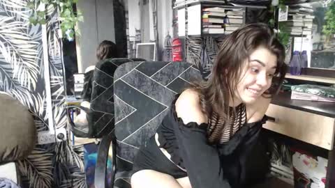 Liya online show from 10.16.25