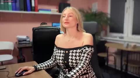 LegsLONG online show from 01.12.26