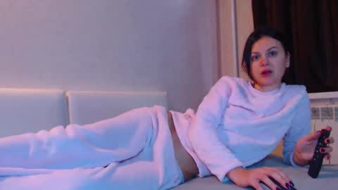 Snapshot of legslover98 chatting on 12.02.25 Magda online show from 12.02.25