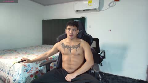 Snapshot of lei_77 chatting on 01.12.25 Lei online show from 01.12.25