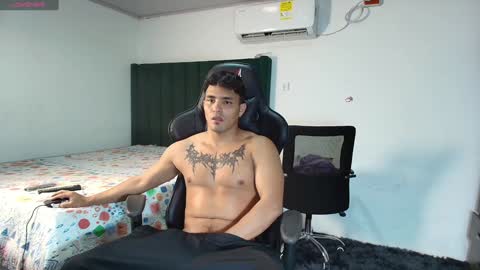 Snapshot of lei_77 chatting on 01.14.25 Lei online show from 01.14.25