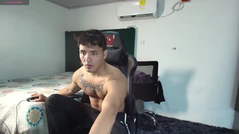 Snapshot of lei_77 chatting on 01.17.25 Lei online show from 01.17.25