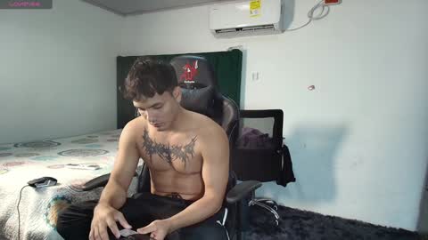 Snapshot of lei_77 chatting on 01.18.25 Lei online show from 01.18.25