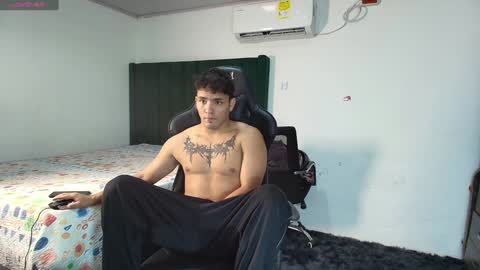 Snapshot of lei_77 chatting on 01.28.25 Lei online show from 01.28.25