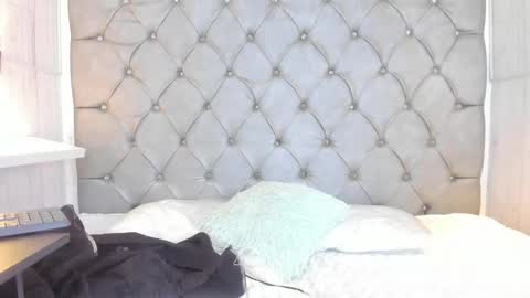 LEIGH ANGELS online show from 01.03.25