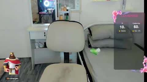 Snapshot of leighottie chatting on 02.26.26 leighottie online show from 02.26.26