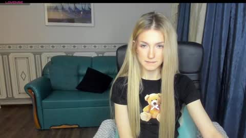 Leila Morriss online show from 12.08.24