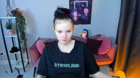 Leila online show from 11.23.25