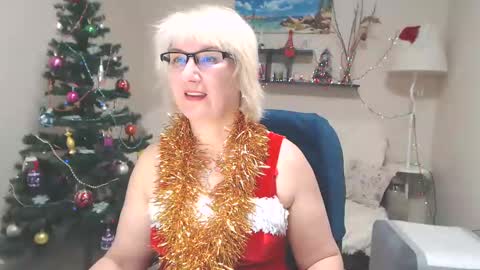 Leila Kinky online show from 12.25.24