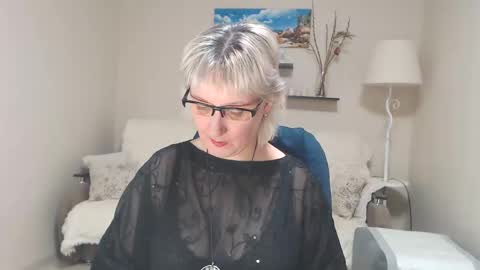 Leila Kinky online show from 02.12.25