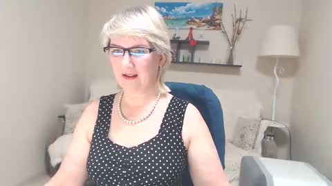 Leila Kinky online show from 03.09.25