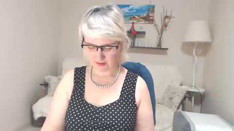 Leila Kinky online show from 03.11.25