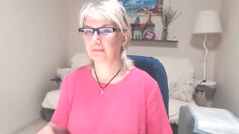 Snapshot of leilamays chatting on 06.07.26 Leila Kinky online show from 06.07.26