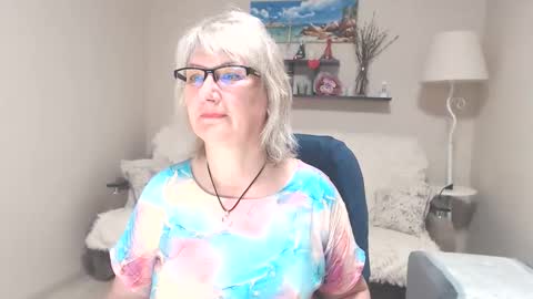 Snapshot of leilamays chatting on 06.11.26 Leila Kinky online show from 06.11.26