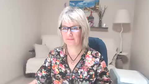Snapshot of leilamays chatting on 06.25.26 Leila Kinky online show from 06.25.26