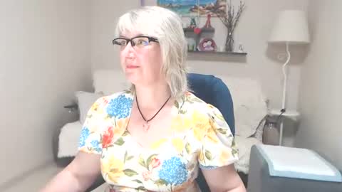 Snapshot of leilamays chatting on 06.27.26 Leila Kinky online show from 06.27.26