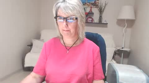 Snapshot of leilamays chatting on 07.11.26 Leila Kinky online show from 07.11.26
