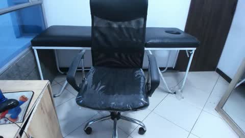 Leila online show from 11.25.25