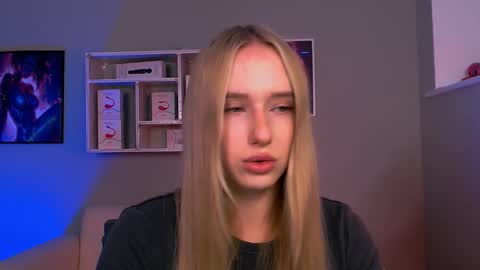 Snapshot of leina_jey chatting on 12.20.25 Leina online show from 12.20.25