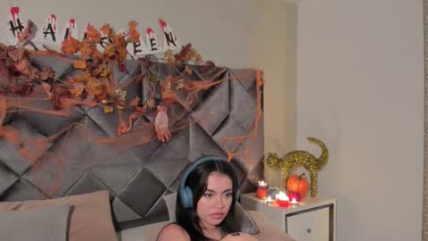 Leizathompson online show from 10.20.25