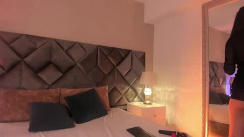 Leizathompson online show from 03.26.26