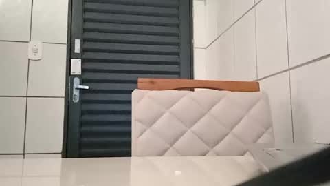 Snapshot of lelefiel chatting on 12.29.24 Pequeno Urso online show from 12.29.24