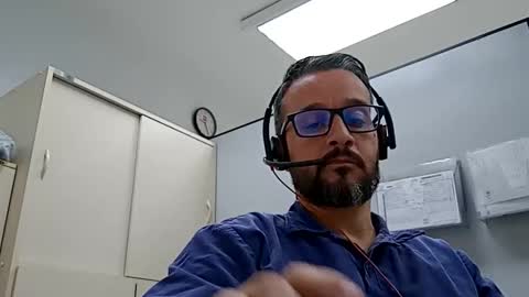 Snapshot of lelefiel chatting on 01.27.25 Pequeno Urso online show from 01.27.25