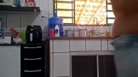 Snapshot of lelefiel chatting on 10.08.25 Pequeno Urso online show from 10.08.25