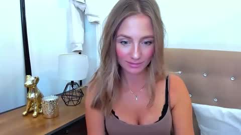 Snapshot of lena_sexi chatting on 09.23.25 lena_sexi online show from 09.23.25