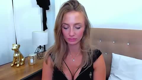 Snapshot of lena_sexi chatting on 10.01.25 lena_sexi online show from 10.01.25