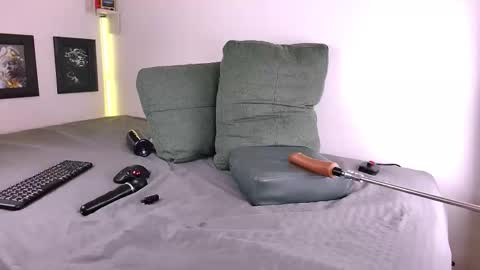 Snapshot of lenaandwilliam chatting on 11.21.25 Lenaandwilliam online show from 11.21.25