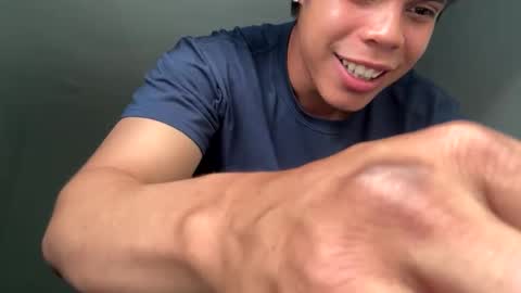 Snapshot of leo7_05 chatting on 10.01.25 leo7_05 online show from 10.01.25