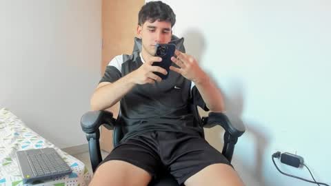 Snapshot of leo_jones389 chatting on 01.20.25 Leo Jones online show from 01.20.25